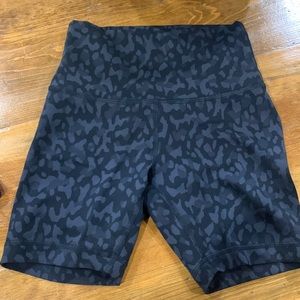 Lululemon winder under biker shorts size 4
